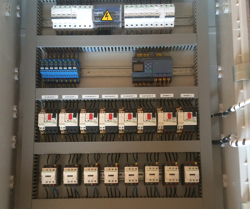 MANESA-Inicio-08 Detalle de cuadro eléctrico montado