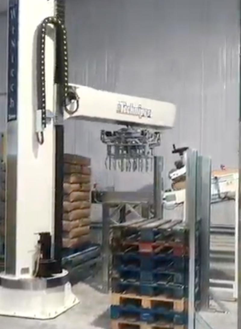 Maquina automatica con tolva para recogida de frutos
